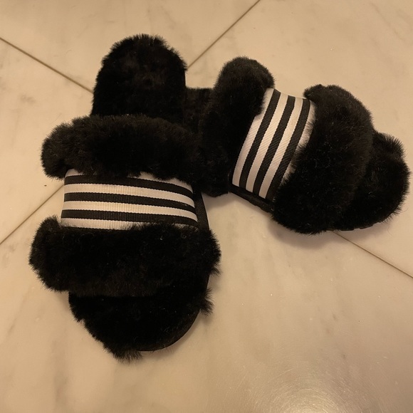 EMU AUSTRALIA - Black and White Slippers - Picture 2 of 3